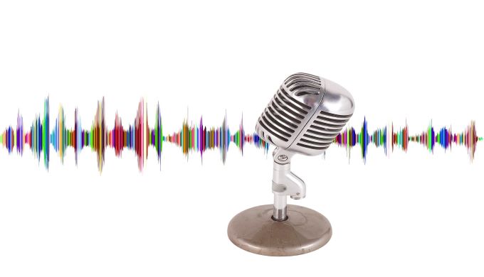 Podcast microphone with soundwave